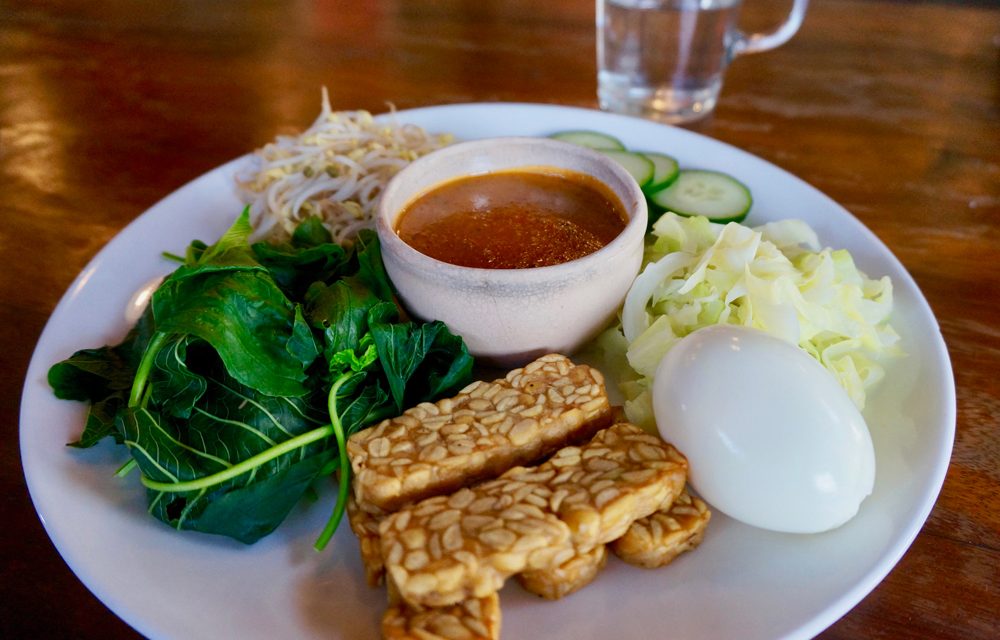 Balinese vegetarian meal : gado-gado